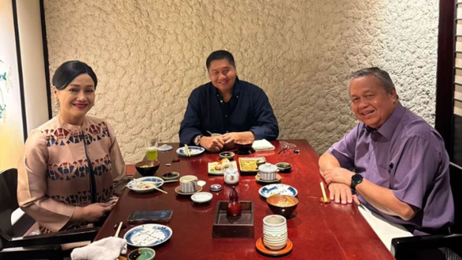 Menteri PKP Maruar Sirait bersama Gubernur BI Perry Warjiyo dan Ketua Dewan Komisioner Otoritas Jasa Keuangan (OJK) Friderica Widyasari Dewi.. (Instagram/maruarsirait)