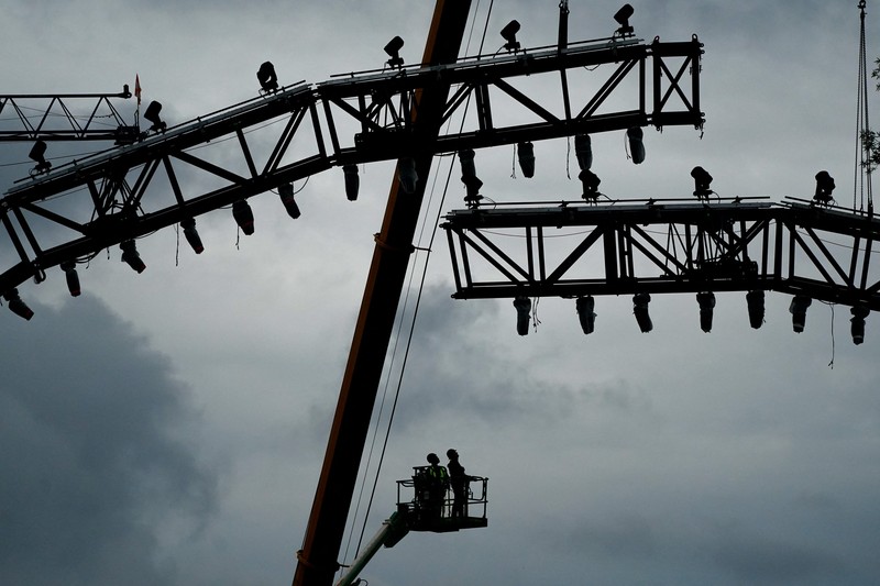 Construction is underway on a temporary arena that will host the UFC Freedom 250 fight card in June on the South Lawn of the White House in Washington, D.C., U.S., May 27, 2026. REUTERS/Kylie Cooper