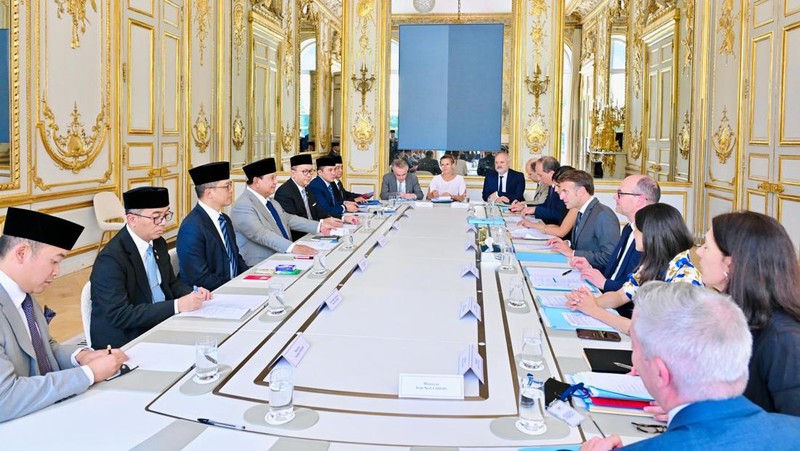 Bilateral dengan Presiden Macron di Istana Élysée, Paris. (Biro Pers Sekretariat Presiden RI/Laily Rachev)