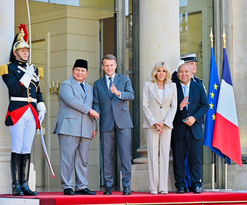 Presiden RI Prabowo Subianto mengikuti Upacara Kehormatan Kenegaraan di Les Invalides, Paris. (Tim Media Presiden RI)