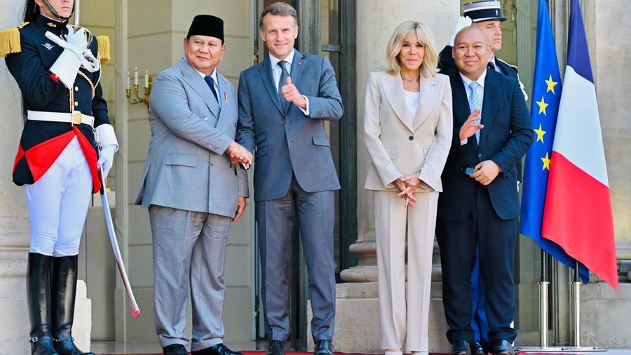 Dikawal 146 pasukan berkuda, Presiden Prabowo tiba di Istana Élysée untuk bertemu Presiden Macron. (Biro Pers Sekretariat Presiden RI/Laily Rachev)