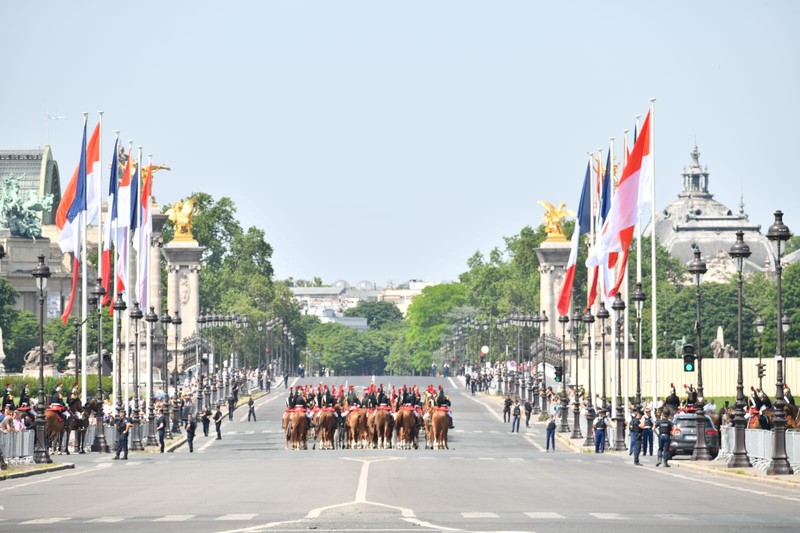 Presiden RI Prabowo Subianto mengikuti Upacara Kehormatan Kenegaraan di Les Invalides, Paris. (Tim Media Presiden RI)