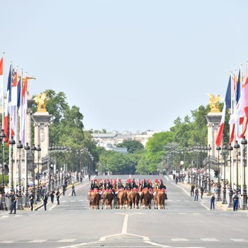 Dikawal 146 pasukan berkuda, Presiden Prabowo tiba di Istana Élysée untuk bertemu Presiden Macron. (KBRI Paris)