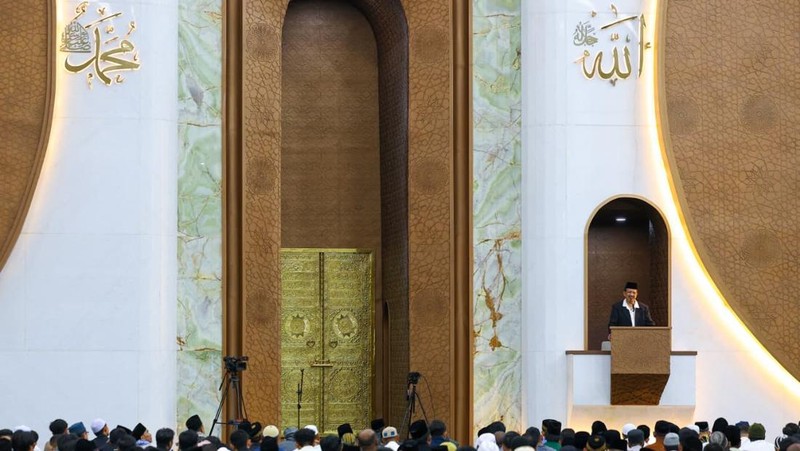 Otorita IKN untuk pertama kalinya menyelenggarakan Salat Iduladha 1447 Hijriah/2026 Masehi di Masjid Negara IKN dan dilanjutkan penyerahan hewan kurban pada Rabu (27/5/2026). (Humas Otorita Ibu Kota Nusantara )