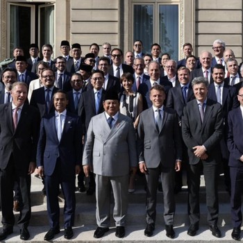 Presiden menghadiri Forum CEO Indonesia–Prancis bersama Presiden Prancis Emmanuel Macron. (Instagram/PresidenRepublikIndonesia)