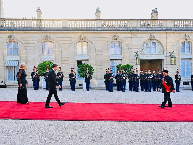 Presiden RI Prabowo Subianto Menghadiri Jamuan santap malam kenegaraan di Salle des F&ecirc;tes, Istana &Eacute;lys&eacute;e, Paris. (Biro Pers Sekretariat Presiden RI/Laily Rachev)