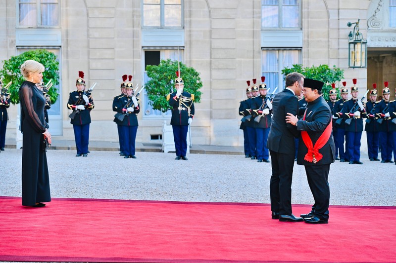 Presiden RI Prabowo Subianto Menghadiri Jamuan santap malam kenegaraan di Salle des F&ecirc;tes, Istana &Eacute;lys&eacute;e, Paris. (Biro Pers Sekretariat Presiden RI/Laily Rachev)