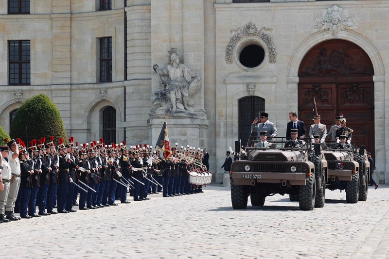 Presiden RI Prabowo Subianto mengikuti Upacara Kehormatan Kenegaraan di Les Invalides, Paris. (Tim Media Presiden RI)