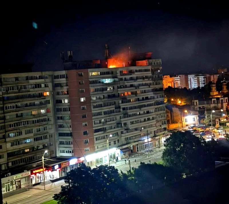 A fire burns on the roof of a 10-story block of flats after a drone crashed into the building, causing an explosion and injuring two people, near the border with Ukraine, in Galati, Romania, in this handout image released on May 29, 2026. Romanian Department for Emergency Situations (DSU)/Handout via REUTERS ATTENTION EDITORS - THIS IMAGE HAS BEEN SUPPLIED BY A THIRD PARTY. NO RESALES. NO ARCHIVES.