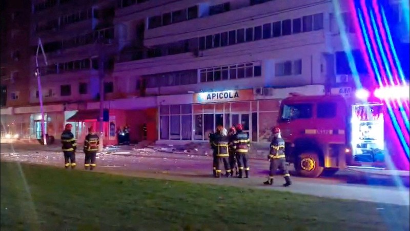 A fire burns on the roof of a 10-story block of flats after a drone crashed into the building, causing an explosion and injuring two people, near the border with Ukraine, in Galati, Romania, in this handout image released on May 29, 2026. Romanian Department for Emergency Situations (DSU)/Handout via REUTERS ATTENTION EDITORS - THIS IMAGE HAS BEEN SUPPLIED BY A THIRD PARTY. NO RESALES. NO ARCHIVES.