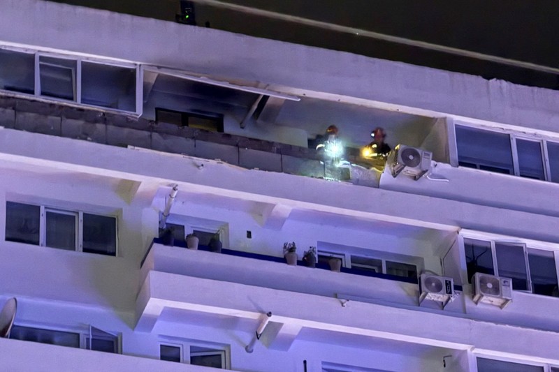 A fire burns on the roof of a 10-story block of flats after a drone crashed into the building, causing an explosion and injuring two people, near the border with Ukraine, in Galati, Romania, in this handout image released on May 29, 2026. Romanian Department for Emergency Situations (DSU)/Handout via REUTERS ATTENTION EDITORS - THIS IMAGE HAS BEEN SUPPLIED BY A THIRD PARTY. NO RESALES. NO ARCHIVES.