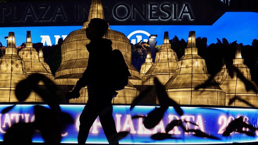 Ornamen lampu hias saat llumination of Jakarta: Glow of Peace di kawasan Bundaran HI, Jakarta, Jumat (29/5/2026). (REUTERS/Ajeng Dinar Ulfiana)