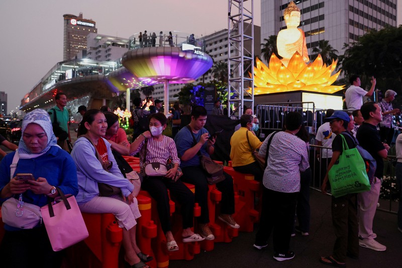 Ornamen lampu hias saat llumination of Jakarta: Glow of Peace di kawasan Bundaran HI, Jakarta, Jumat (29/5/2026). (REUTERS/Ajeng Dinar Ulfiana)