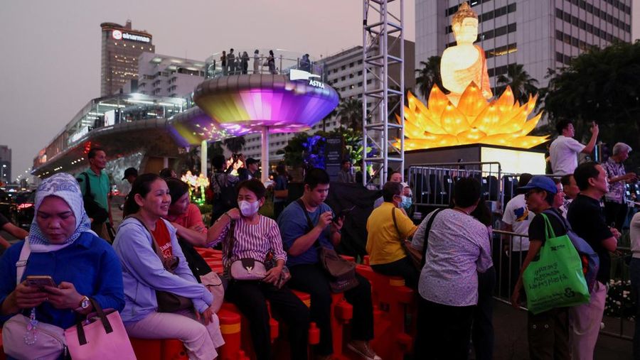 Ornamen lampu hias saat llumination of Jakarta: Glow of Peace di kawasan Bundaran HI, Jakarta, Jumat (29/5/2026). (REUTERS/Ajeng Dinar Ulfiana)