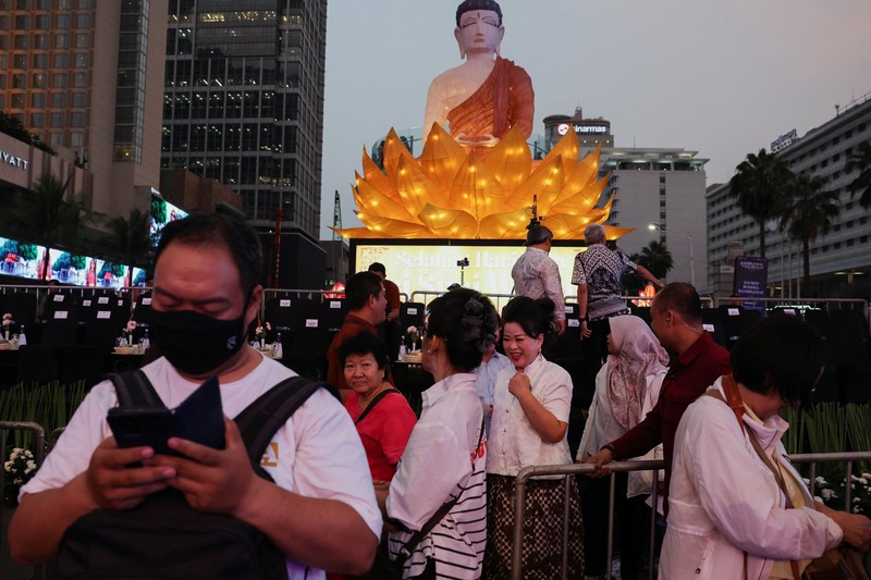 Ornamen lampu hias saat llumination of Jakarta: Glow of Peace di kawasan Bundaran HI, Jakarta, Jumat (29/5/2026). (REUTERS/Ajeng Dinar Ulfiana)