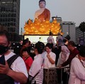 "Glow of Peace" Hiasi Bundaran HI, Pemprov DKI Sambut Waisak 2570 BE