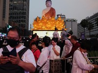 "Glow of Peace" Hiasi Bundaran HI, Pemprov DKI Sambut Waisak 2570 BE