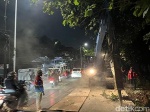 Perbaikan Dikebut, Lajur Kanan Jalan Lenteng Agung Arah Depok Dibongkar