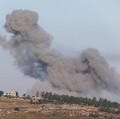 Asap mengepul dari Lebanon selatan setelah serangan Israel, seperti terlihat dari Marjayoun, Lebanon, Minggu (31/5/2026). (REUTERS/Stringer)