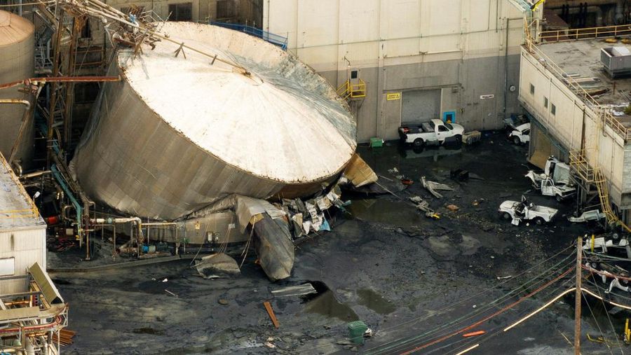 Foto udara memperlihatkan tangki bahan kimia setelah kebocorannya di pabrik pulp dan kertas Nippon Dynawave Packaging di Longview, Washington, AS, 26 Mei 2026. (REUTERS/David Ryder)