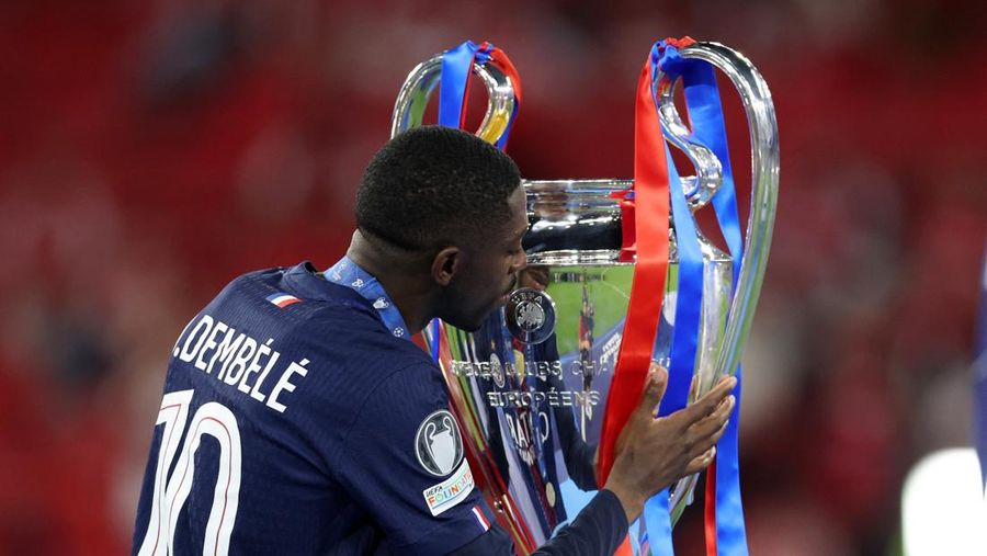 Paris Saint-Germain (PSG) berhasil jadi juara Liga Champions usai mengalahkan Arsenal lewat adu penalti dengan skor akhir (4-3) dalam final Liga Champions yang digelar di Puskas Arena, Hungaria, Sabtu (30/5) waktu setempat. (REUTERS/Andrew Boyers)