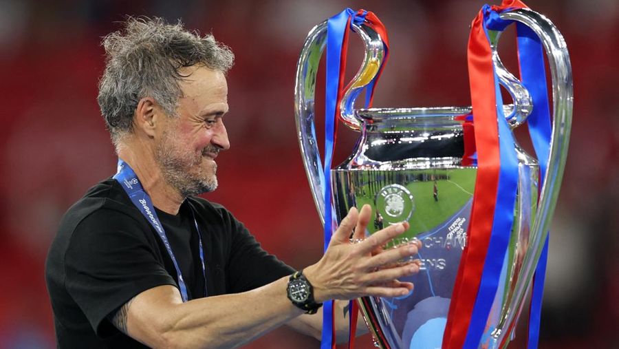 Paris Saint-Germain (PSG) berhasil jadi juara Liga Champions usai mengalahkan Arsenal lewat adu penalti dengan skor akhir (4-3) dalam final Liga Champions yang digelar di Puskas Arena, Hungaria, Sabtu (30/5) waktu setempat. (REUTERS/Andrew Boyers)