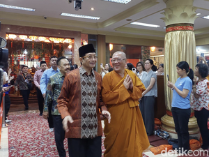 Dari Waisak di Jakarta, Menag Ajak Umat Menebar Kedamaian dan Menjinakkan Ego