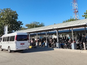 Jelang Demo Warga Pulau Sumbawa, Penumpang di Pelabuhan Poto Tano Menumpuk