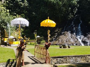 Taman Magenda: Air Terjun, Kolam, dan Pertitaan di Satu Tempat