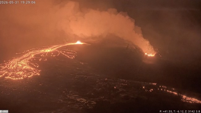 Potret Gunung Kilauea Muntahkan Lava, Letusan Lebih Besar Mengintai