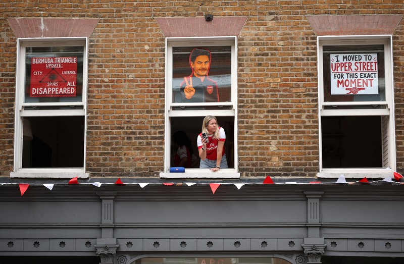 Pemandangan umum saat para pemain dan penggemar Arsenal merayakan kemenangan dalam parade juara Premier League di London, Minggu (31/5/2026). (Action Images via Reuters/Peter Cziborra)