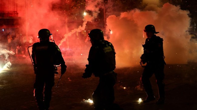 Ngeri! Prancis Berubah Bak 'Neraka', Paris Rusuh-800 Orang Ditangkap
