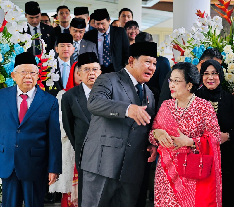 Presiden Prabowo Subianto dan Presiden ke-5 RI Megawati Soekarnoputri menunjukkan keakraban saat menghadiri upacara peringatan Hari Lahir Pancasila di Gedung Pancasila, Kementerian Luar Negeri, Jakarta, Senin (1/6/2026). (Dok. BPMI Sekretariat Presiden/Laily Rachev)
