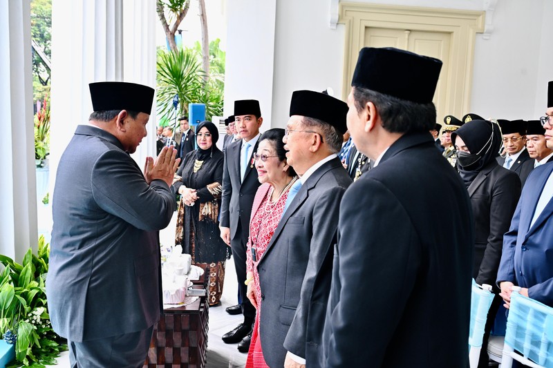 Presiden Prabowo Subianto dan Presiden ke-5 RI Megawati Soekarnoputri menunjukkan keakraban saat menghadiri upacara peringatan Hari Lahir Pancasila di Gedung Pancasila, Kementerian Luar Negeri, Jakarta, Senin (1/6/2026). (Dok. BPMI Sekretariat Presiden/Laily Rachev)
