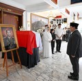 Presiden RI Prabowo Subianto menghadiri upacara persemayaman dan pelepasan jenazah Ryamizard Ryacudu di Kantor Kementerian Pertahanan, Jakarta, Senin (1/6/2026). (Dok. BPMI Sekretariat Presiden/Muchlis Jr)