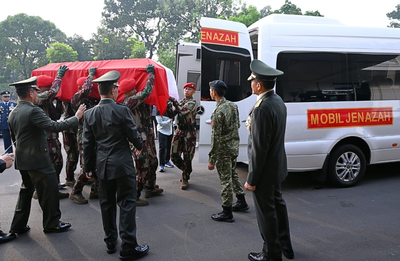 Presiden RI Prabowo Subianto menghadiri upacara persemayaman dan pelepasan jenazah Ryamizard Ryacudu di Kantor Kementerian Pertahanan, Jakarta, Senin (1/6/2026). (Dok. BPMI Sekretariat Presiden/Muchlis Jr)