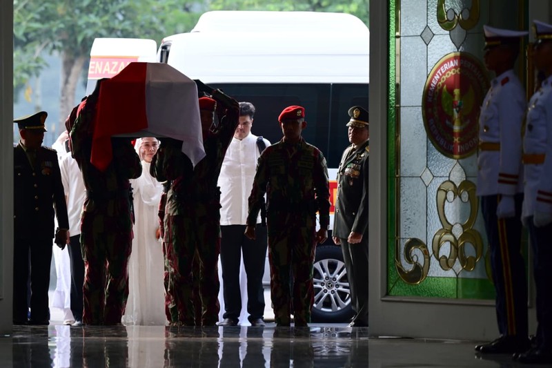 Presiden RI Prabowo Subianto menghadiri upacara persemayaman dan pelepasan jenazah Ryamizard Ryacudu di Kantor Kementerian Pertahanan, Jakarta, Senin (1/6/2026). (Dok. BPMI Sekretariat Presiden/Muchlis Jr)