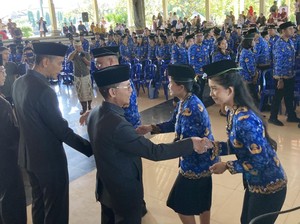 Bupati Klungkung Minta PNS Lebih Peka Dengar Keluhan Warga