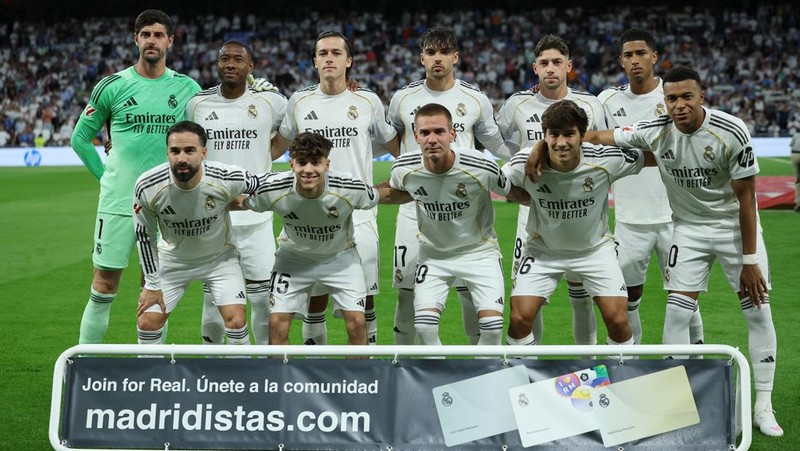 Klub sepak bola Real Madrid di Santiago Bernabeu, Spanyol. (REUTERS/Kacper Pempel)