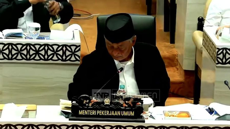 Menteri PU Dody Hanggodo memberikan paparan terkait realisasi anggaran 2026 dalam raker bersama Komisi V DPR RI, Selasa (2/6/2026). (Dok. Tangkapan Layar TVR Parlemen)