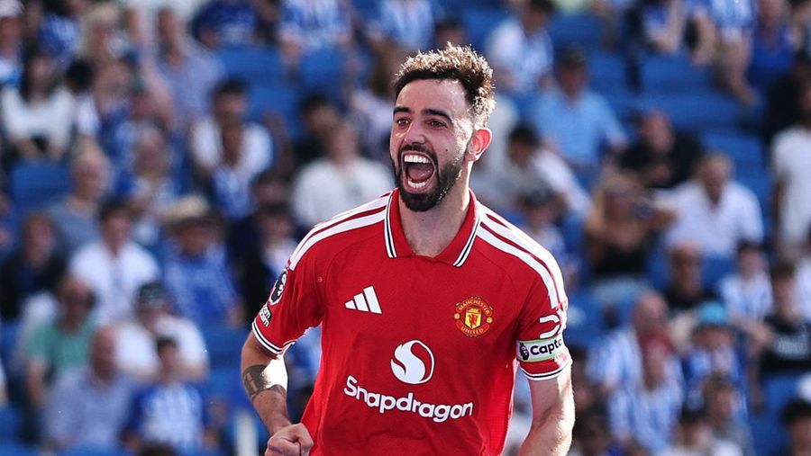 Pemain Manchester United Bruno Fernandes. (REUTERS/David Klein)