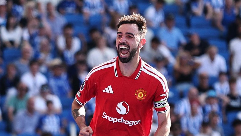Pemain Manchester United Bruno Fernandes. (REUTERS/David Klein)