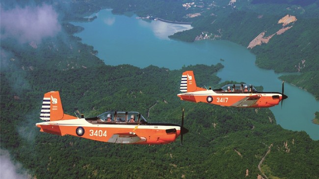 Pesawat Latih Militer Jatuh, Dua Pilot Tewas