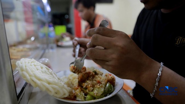 Fenomena Orang Beli di Warteg Makin Ngirit, Beli Maksimal Rp20 Ribu