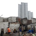 Suasana pemukiman yang hangus terbakar di dekat Pasar Jiung, Kemayoran, Jakarta Pusat, telah berhasil dipadamkan, Selasa (2/6/2026). (CNBC Indonesia/Muhammad Sabki)