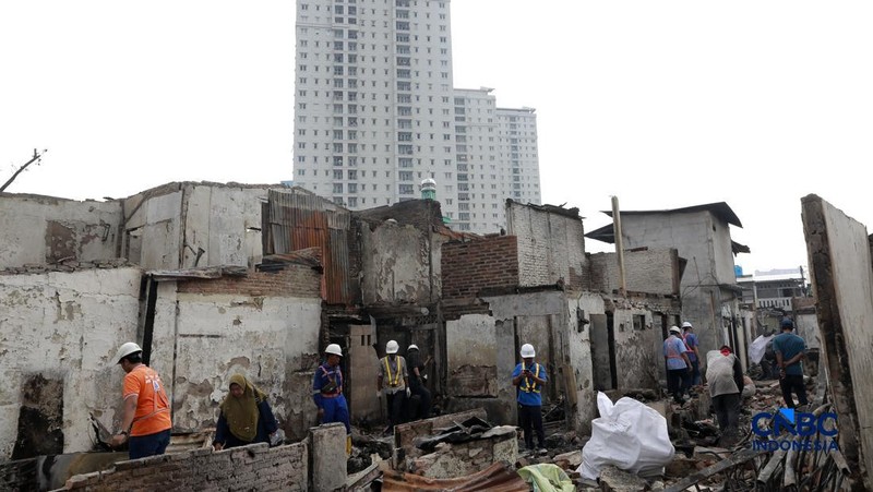 Suasana pemukiman yang hangus terbakar di dekat Pasar Jiung, Kemayoran, Jakarta Pusat, telah berhasil dipadamkan, Selasa (2/6/2026).