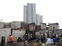 Suasana pemukiman yang hangus terbakar di dekat Pasar Jiung, Kemayoran, Jakarta Pusat, telah berhasil dipadamkan, Selasa (2/6/2026). (CNBC Indonesia/Muhammad Sabki)