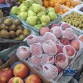 Aneka buah impor yang dijual di Pasar Senen, Jakarta Pusat pada Rabu (3/6/2026). (CNBC Indonesia/Chandra Dwi Pranata)