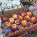 Aneka buah impor yang dijual di Pasar Senen, Jakarta Pusat pada Rabu (3/6/2026). (CNBC Indonesia/Chandra Dwi Pranata)