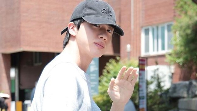 Jin BTS hingga Bintang Drakor Ramai-Ramai Nyoblos di Pemilu Korea